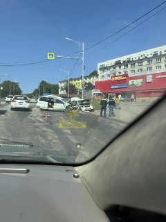 Пожарные ликвидировали последствия ДТП на Океанской улице